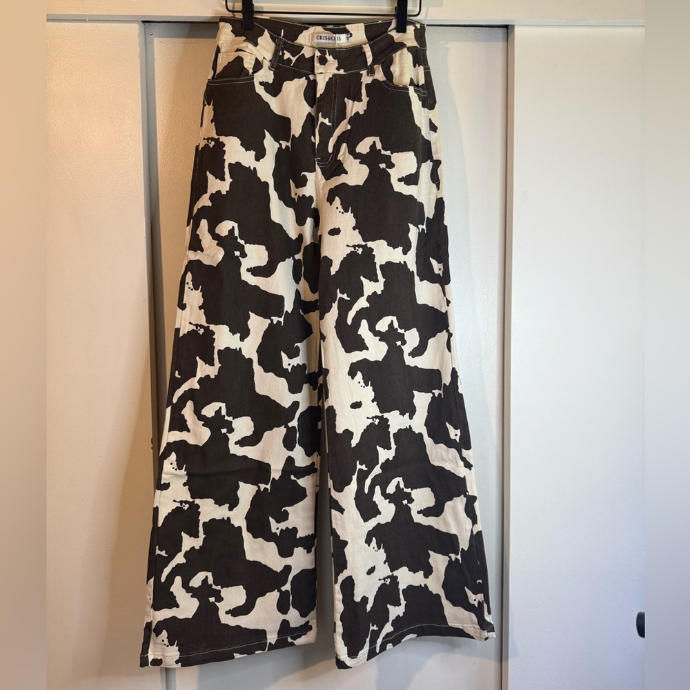 Boutique Brand Cris Cris Cow Print Wide Leg Jeans Medium New - Picture 2 of 8